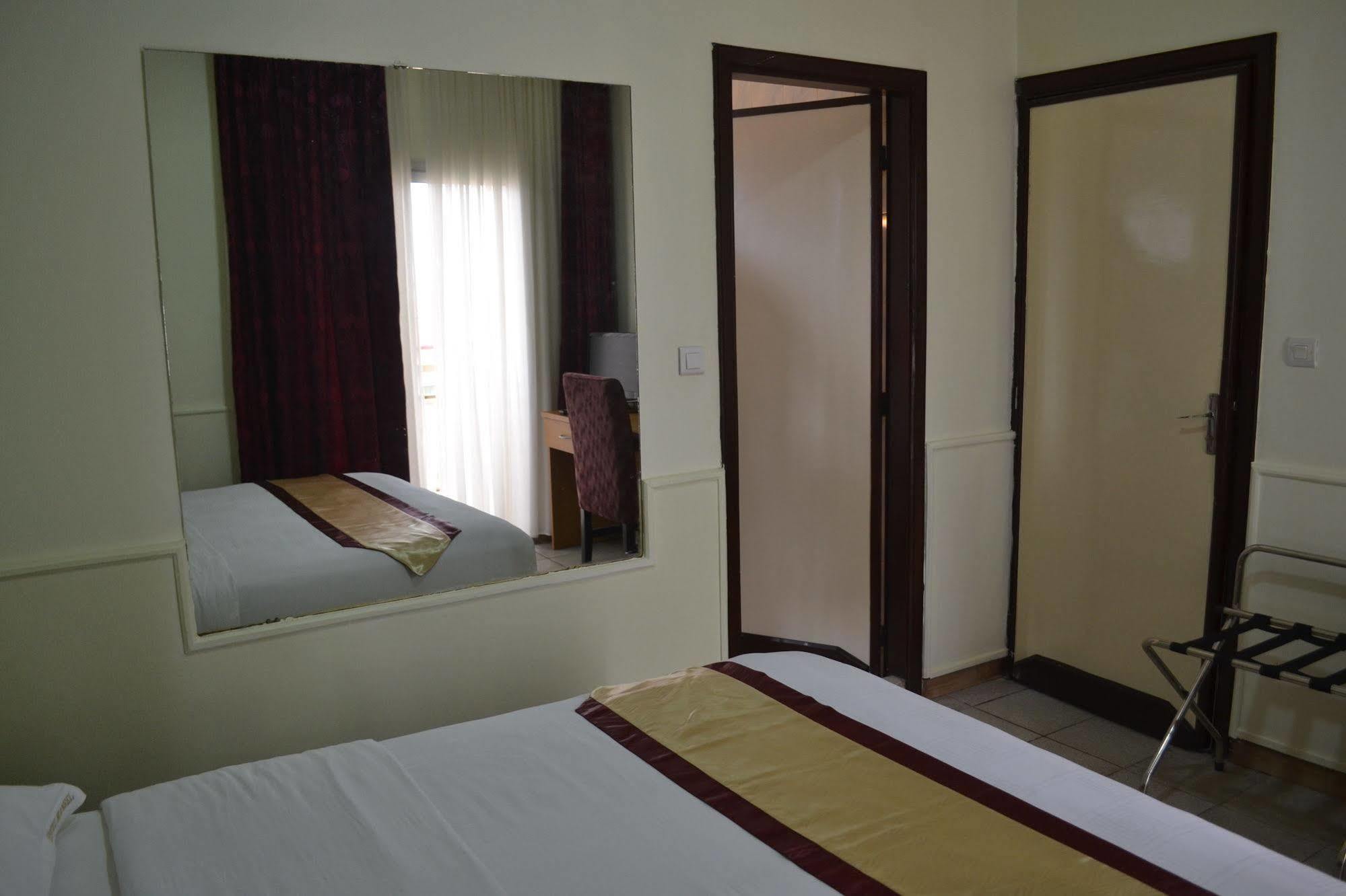 Hotel Mansel Yaoundé Exterior photo