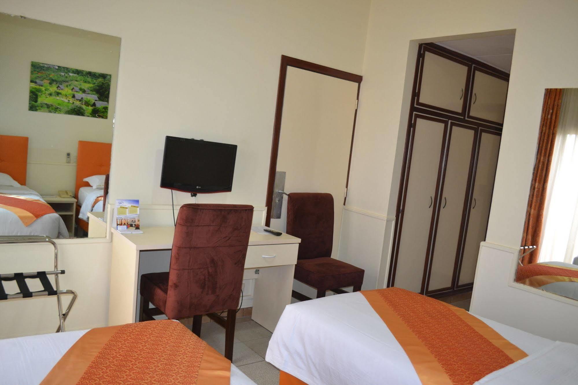 Hotel Mansel Yaoundé Exterior photo