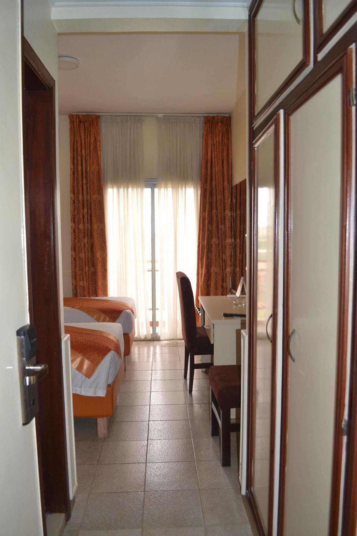Hotel Mansel Yaoundé Exterior photo